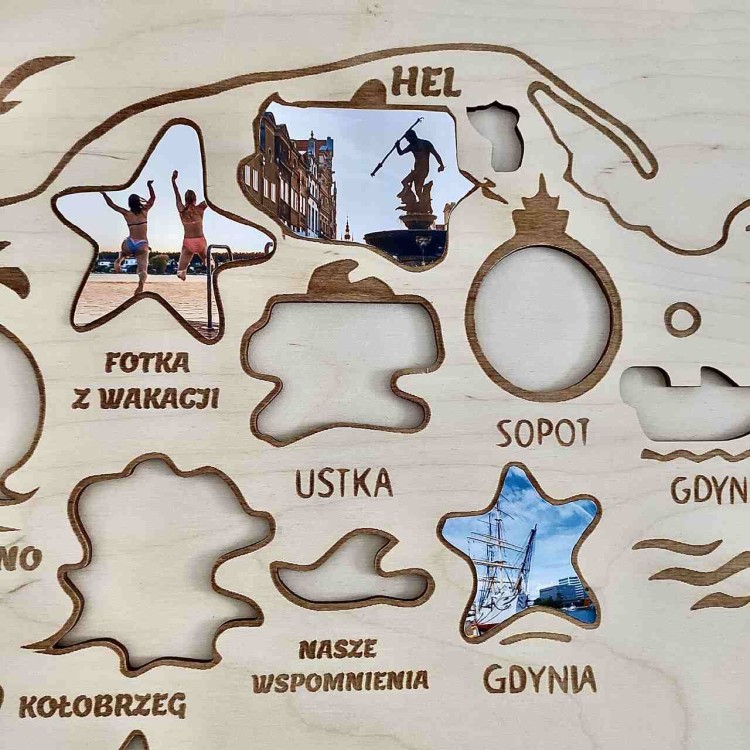 mapa wybrzeża Polski w ramce drewnianej
